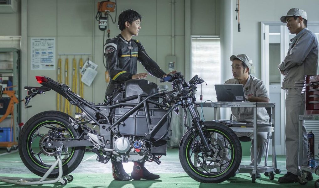Kawasaki хочет продавать * электрические мотоциклы только с 2035 года. Он работает над электрикой, гибридом и водородным автомобилем.