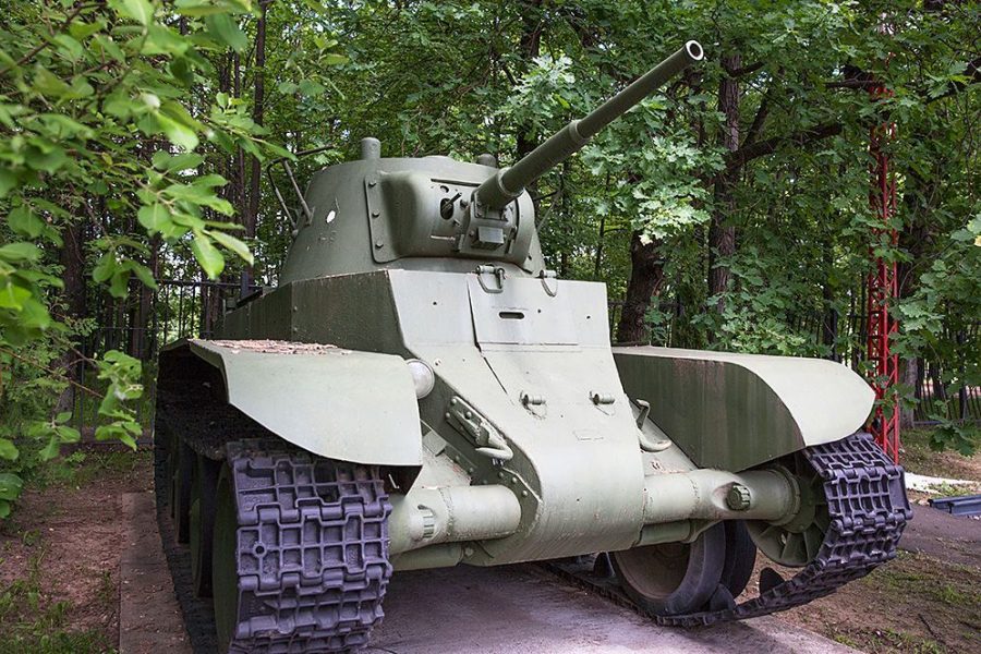 軽車輪式戦車BT-7