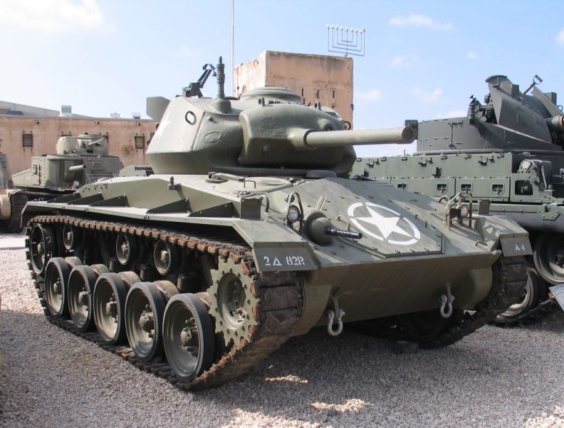 Kahayag tank M24 "Chaffee"