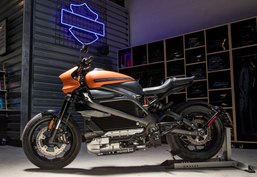 Livewire: электрический мотоцикл Harley подключается к Electrify America