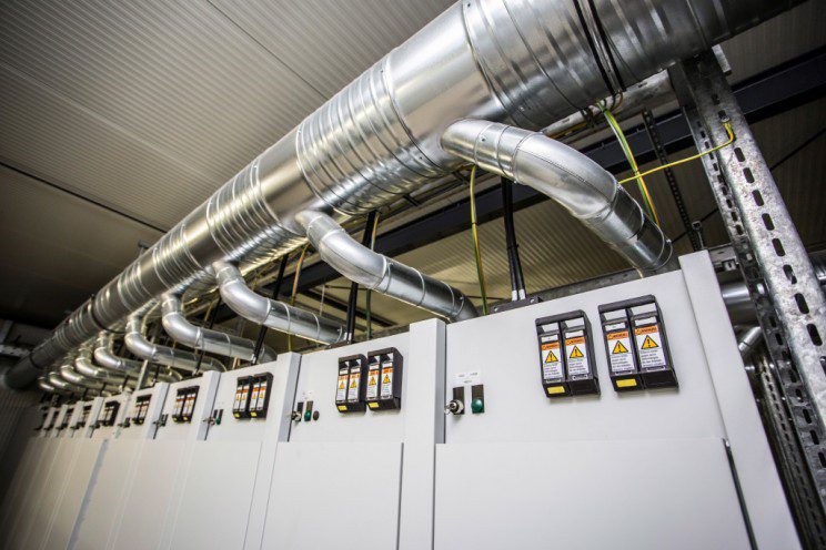 مرسيدس تحوّل محطة طاقة تعمل بالفحم إلى جهاز تخزين للطاقة - ببطاريات سيارات!