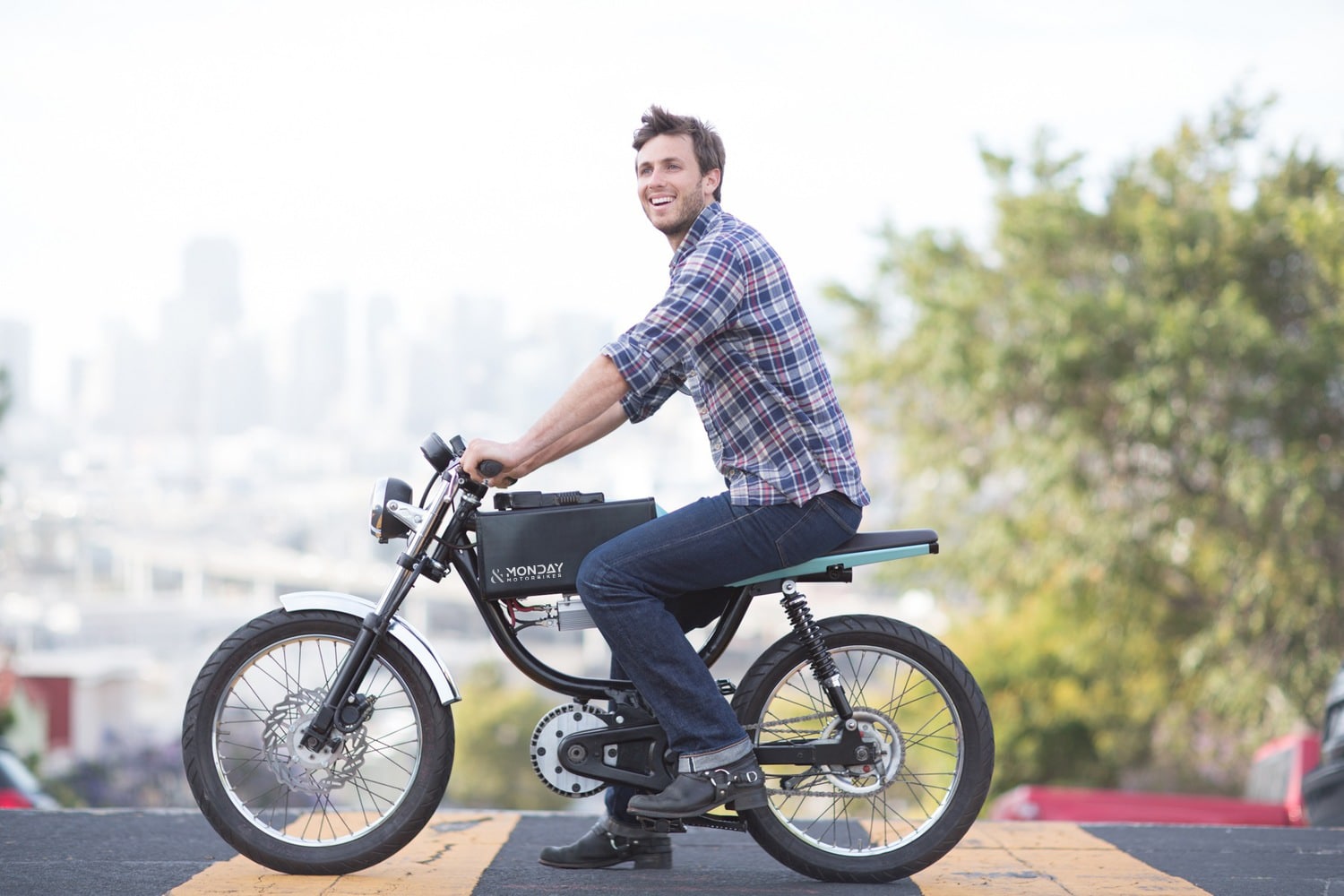Monday M1: электрический байк-мотоцикл для города