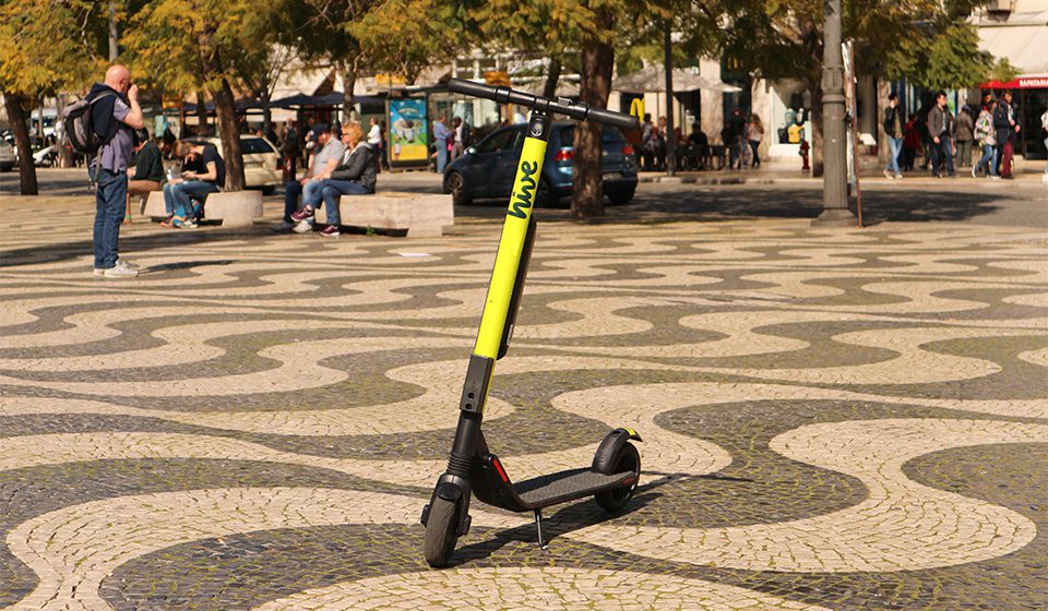 MyTaxi: Daimler subsidiaria sua electrica scooters in Lisbon collocat