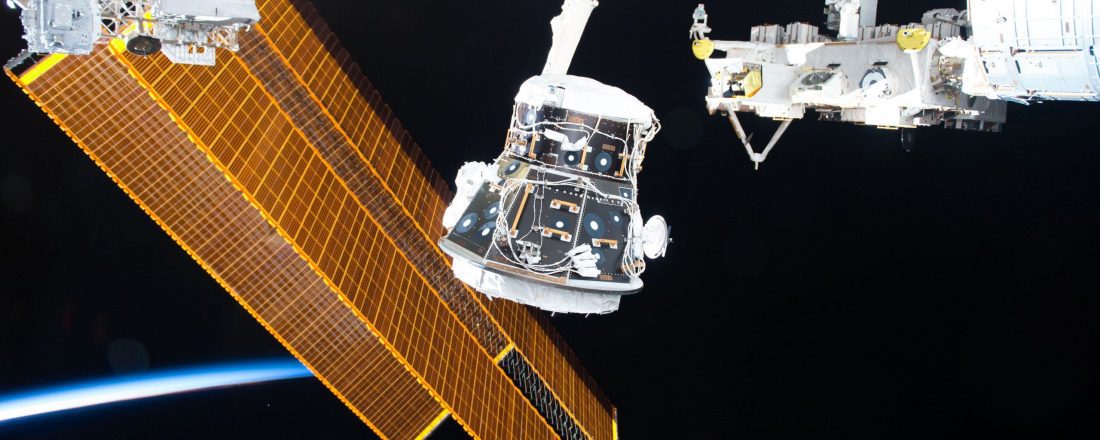 Starptautiskajā kosmosa stacijā ir uzstādīti jauni akumulatori: Li-ion, 357 kWh. Vecais NiMH devās uz Zemi