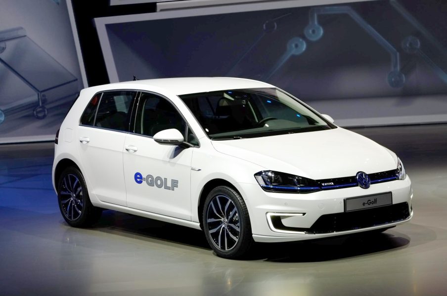 Пуркунии Volkswagen e-Up [Skoda CitigoE iV], VW e-Golf ва Hyundai Ioniq Электр то чӣ андоза зуд аст (2020) [видео]
