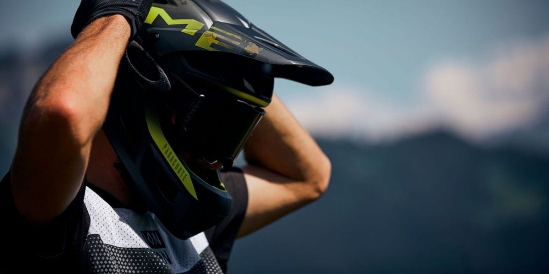 Найдите идеальную маску для езды на горных велосипедах DH или Enduro