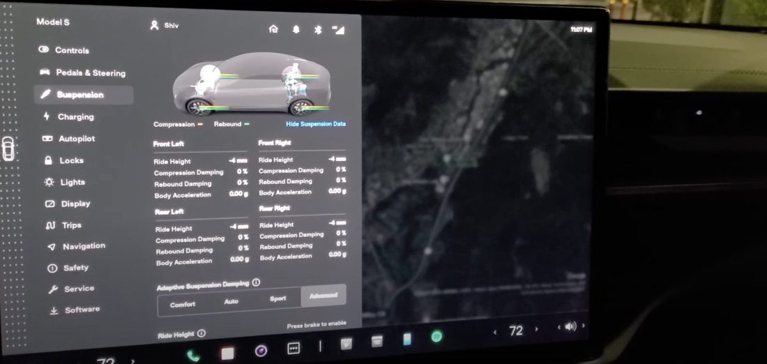 v11 सफ्टवेयरको साथ नयाँ Tesla Model S मा नयाँ इन्टरफेस। अन्य बटनहरू विन्डोहरू उचाल्दै