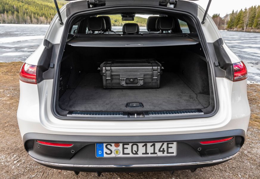 Trunk volume Mercedes EQC: 500 liters or 7 banana boxes [video]