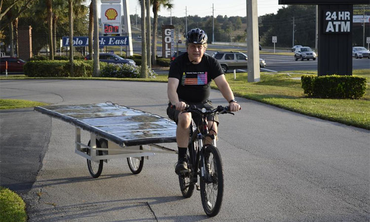 Он пересечет США на солнечном электрическом велосипеде
