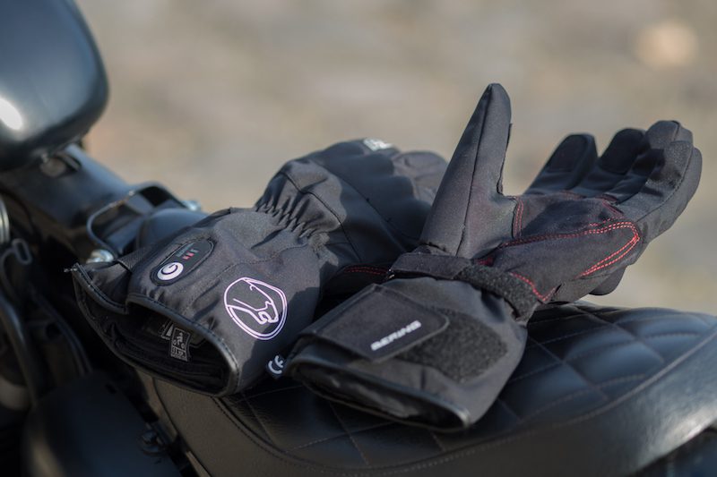 Перчатки с подогревом, рукоятки с подогревом: что выбрать на мотоцикле?