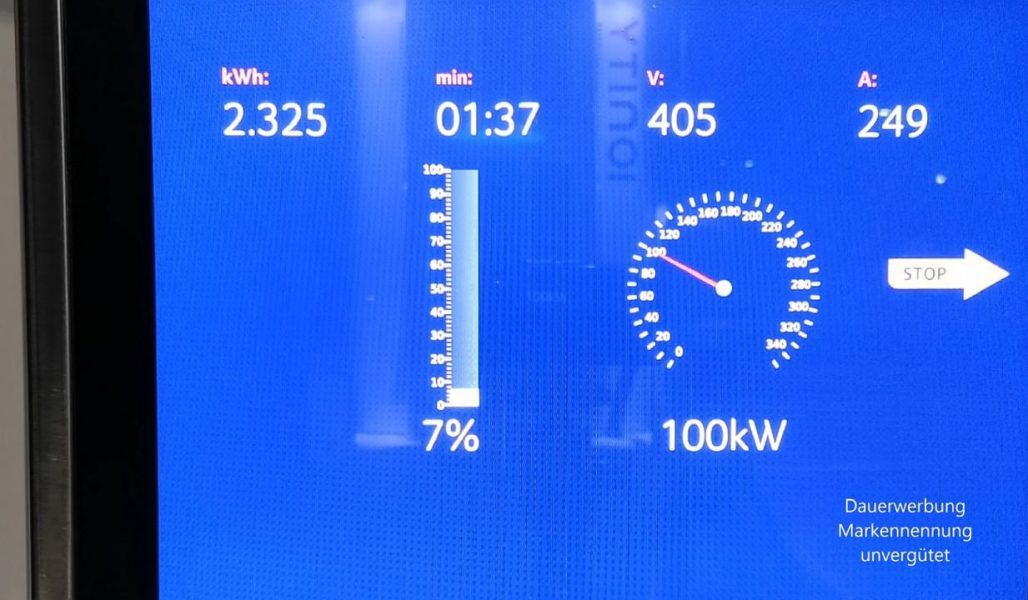 Peugeot e-208 и быстрая зарядка: от ~ 100 кВт только до 16 процентов, затем ~ 76-78 кВт и постепенно снижается