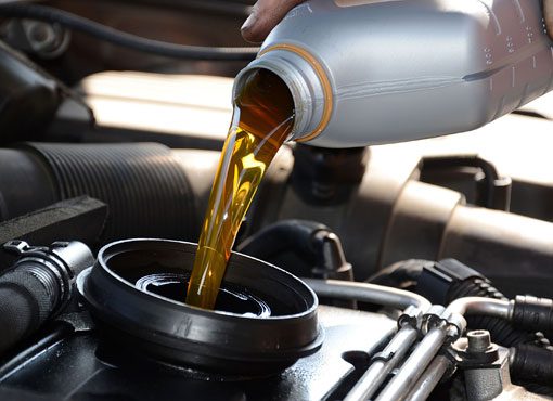 Pse ia vlen të ndryshoni vajin më shpesh në motorët e rinj me naftë?