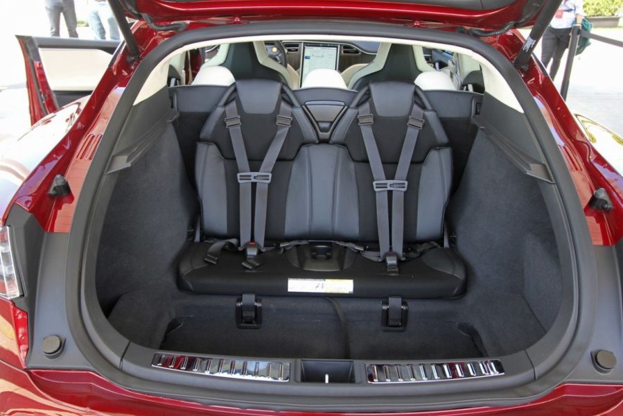 Xapes de metall rovellades als seients de Tesla Model 3? Això està bé. De debò. • COTXES