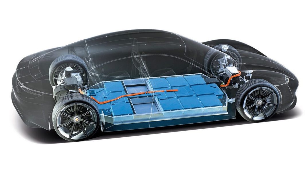 Porsche инвестирует в высокопроизводительные литий-ионные элементы. Tesla будет сражаться на все новых и новых фронтах