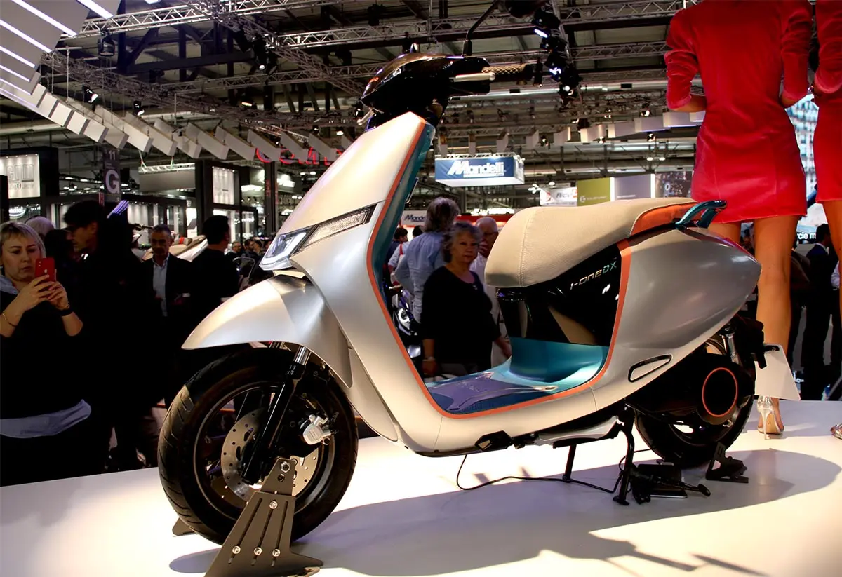 RevoNEX: первый электрический мотоцикл Kymco представлен на EICMA