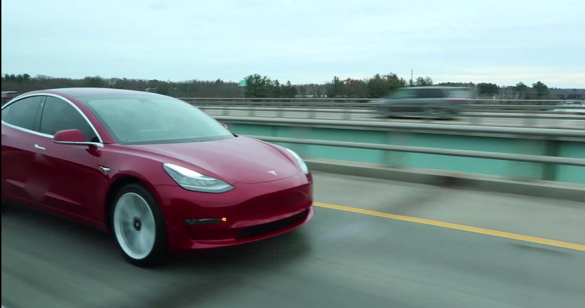 Tesla Model 3 LR, Topgeschwindegkeet: 228 km/h [VIDEO]