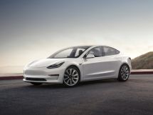 Tesla Model 3 Performance op een rollenbank. Gemeten vermogen is 13 procent hoger dan Tesla beweerde: 385 kW.