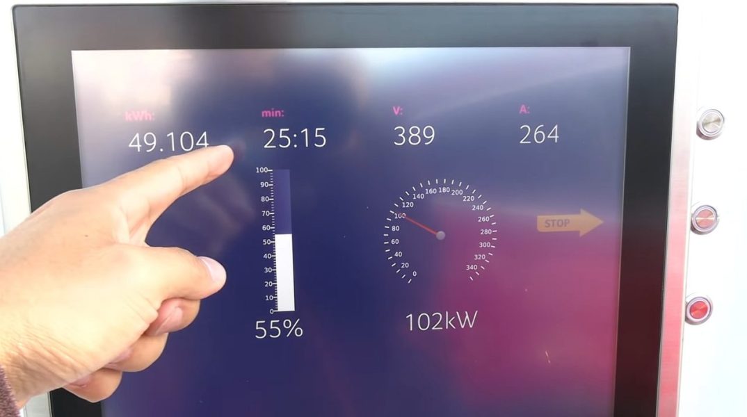 Tesla Model X «Ворон» против Audi e-tron 55 Quattro &#8211; сравнение на трассе 1 км [видео]