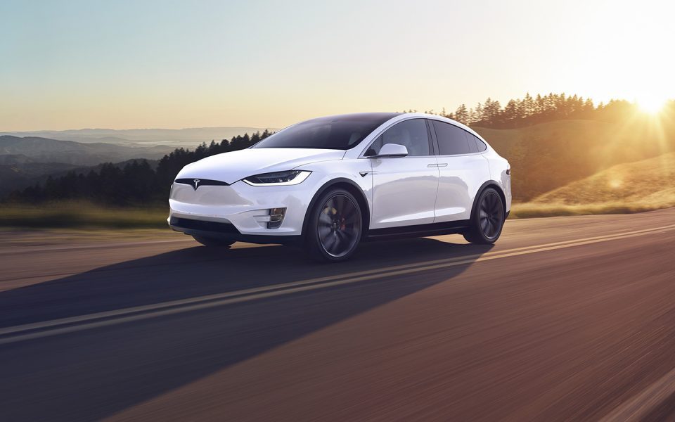 Tesla mande pou sèvis sou 15 X Model X. Pwoblèm nan sistèm volan an • MACHIN ELEKTRIK