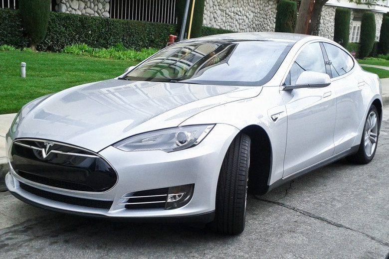 Geklaut Tesla op engem Seel Camion update GPS net. Wat kann een maachen? [FORUM] • CARS