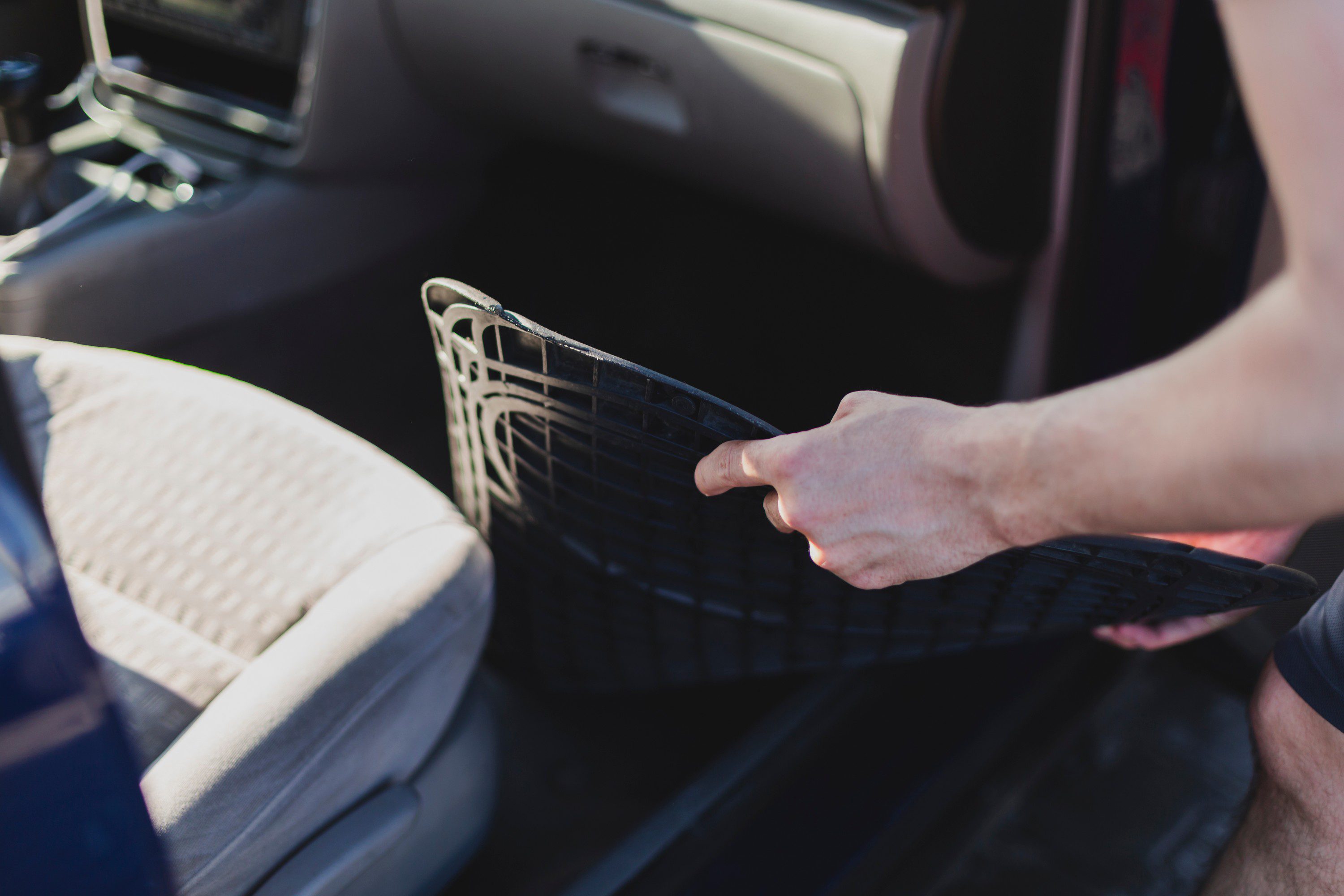 Велюровые коврики в машину &#8211; как их освежить после зимы?