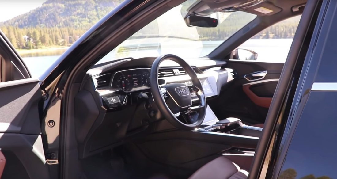 Владелец Tesla приятно удивлен Audi e-tron [обзор на YouTube]
