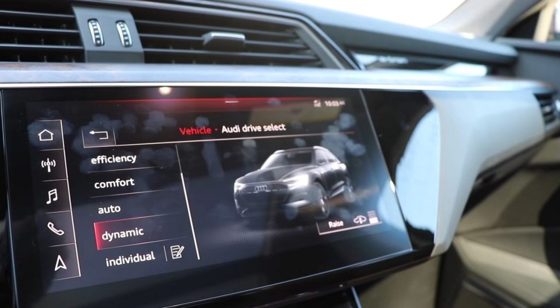 Владелец Tesla приятно удивлен Audi e-tron [обзор на YouTube]