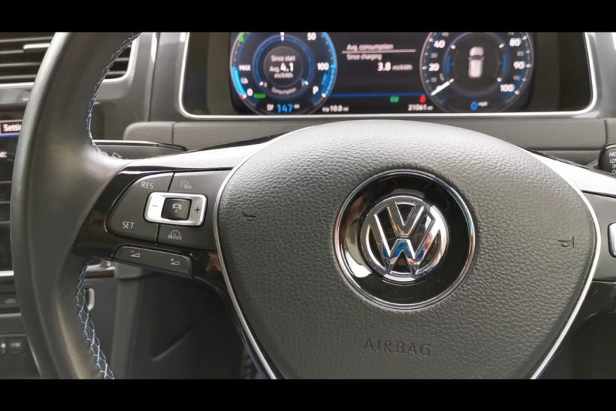 Volkswagen e-Golf &#8211; мнение водителя через 1,5 года эксплуатации [YouTube]