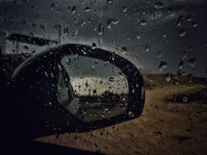 Вождение в шторм &#8211; узнайте, как безопасно выжить в нем
