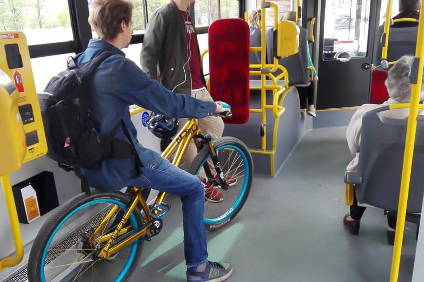Bicycli nuncius in busibus fiet.