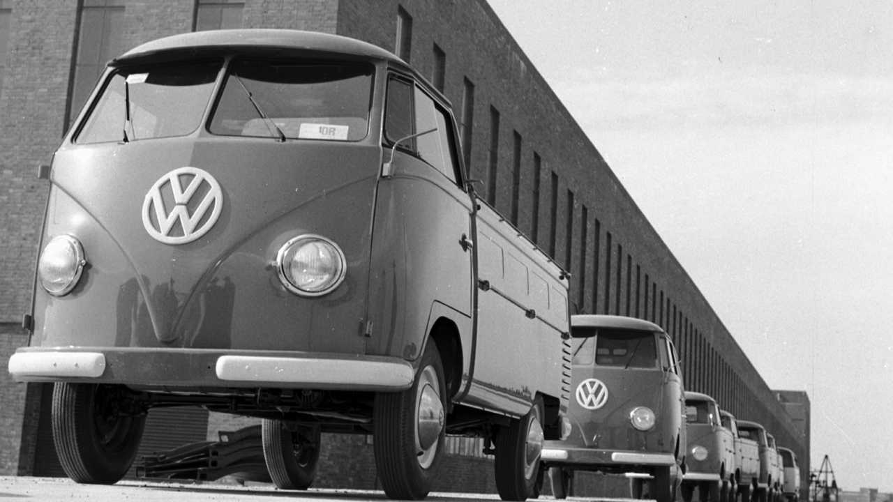 VW Bulli, 65 лет назад первая модель, построенная в Ганновере