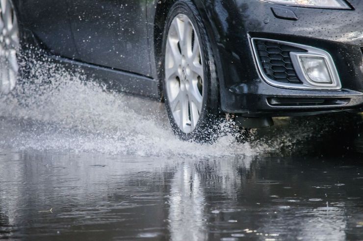 A e dini sa të rrezikshme mund të jenë pellgjet për një makinë?