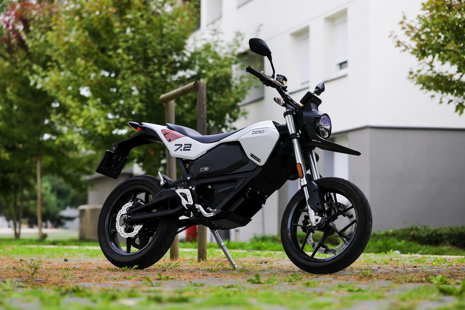 Zero FXE test: маленький электрический мотоцикл для города