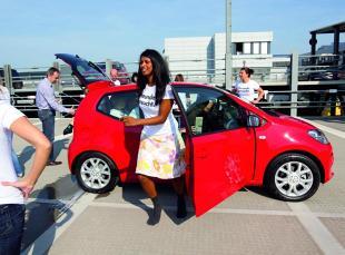 16 человек в Volkswagen up!