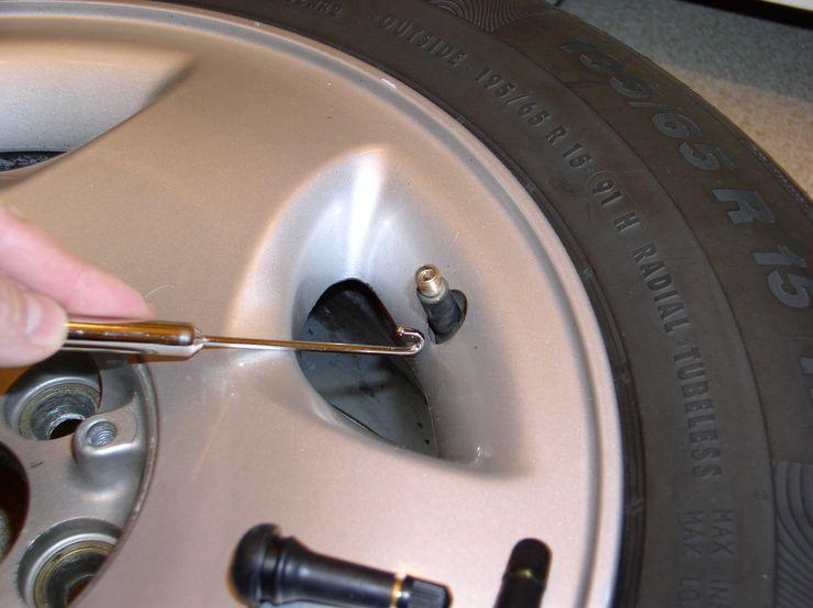 5 причин вечно спущенных колес, не связанных с обычным проколом