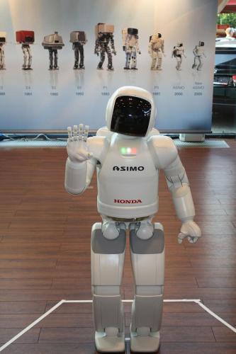 Asimo — интерактивный робот Honda