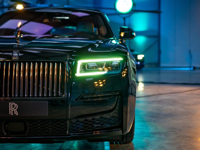 Bentley nrov dua puas tau: Aston Martin thiab Rolls-Royce vying rau sab saum toj muag hauv 2021
