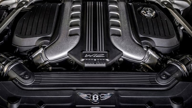 Bentley устанавливает срок годности своего культового двигателя W12, но что готовит его первый электромобиль?