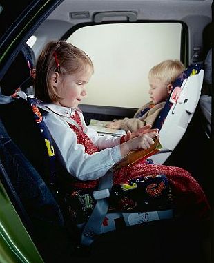 Безопасность детей в машине
