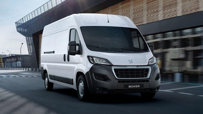 Цена и характеристики Peugeot Partner, Expert и Boxer 2022 года: обновленные фургоны Франции нацелены на новые Volkswagen Caddy, Transporter и Crafter