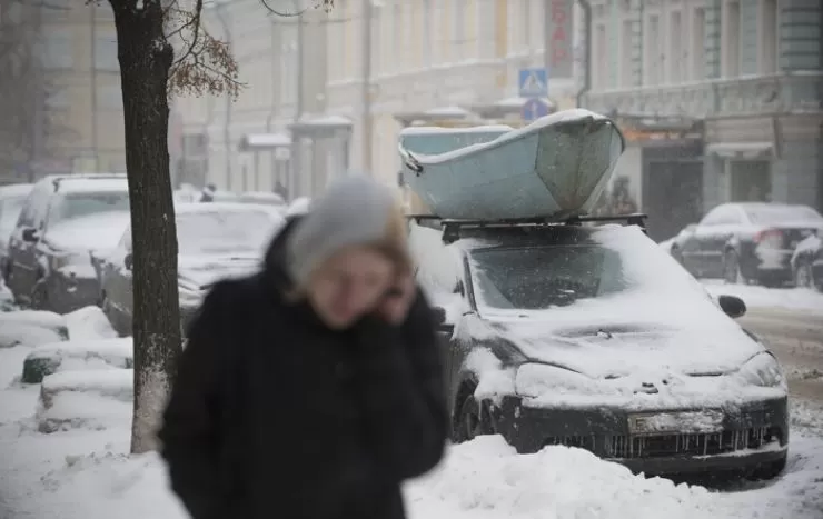 Чем опасен снег на крыше машины