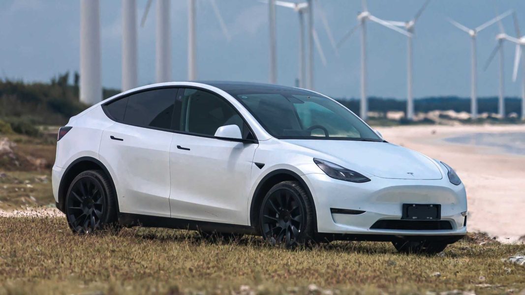Шаржигнуур! Тесла Хятадад үйлдвэрлэсэн Австралийн тээвэрлэсэн Tesla Model 3 седан автомашины жолооны хэсгийг чимээгүйхэн салгаж, ирээдүйд 3-р шатлалын бие даасан байдалд саад болж байна: тайлан