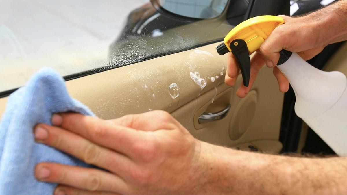 汽車清潔。 如何有效清除頑固污垢？