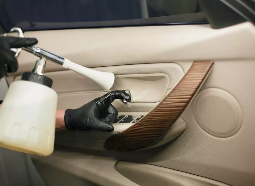 Čišćenje unutrašnjosti automobila i pranje presvlaka. Vodič