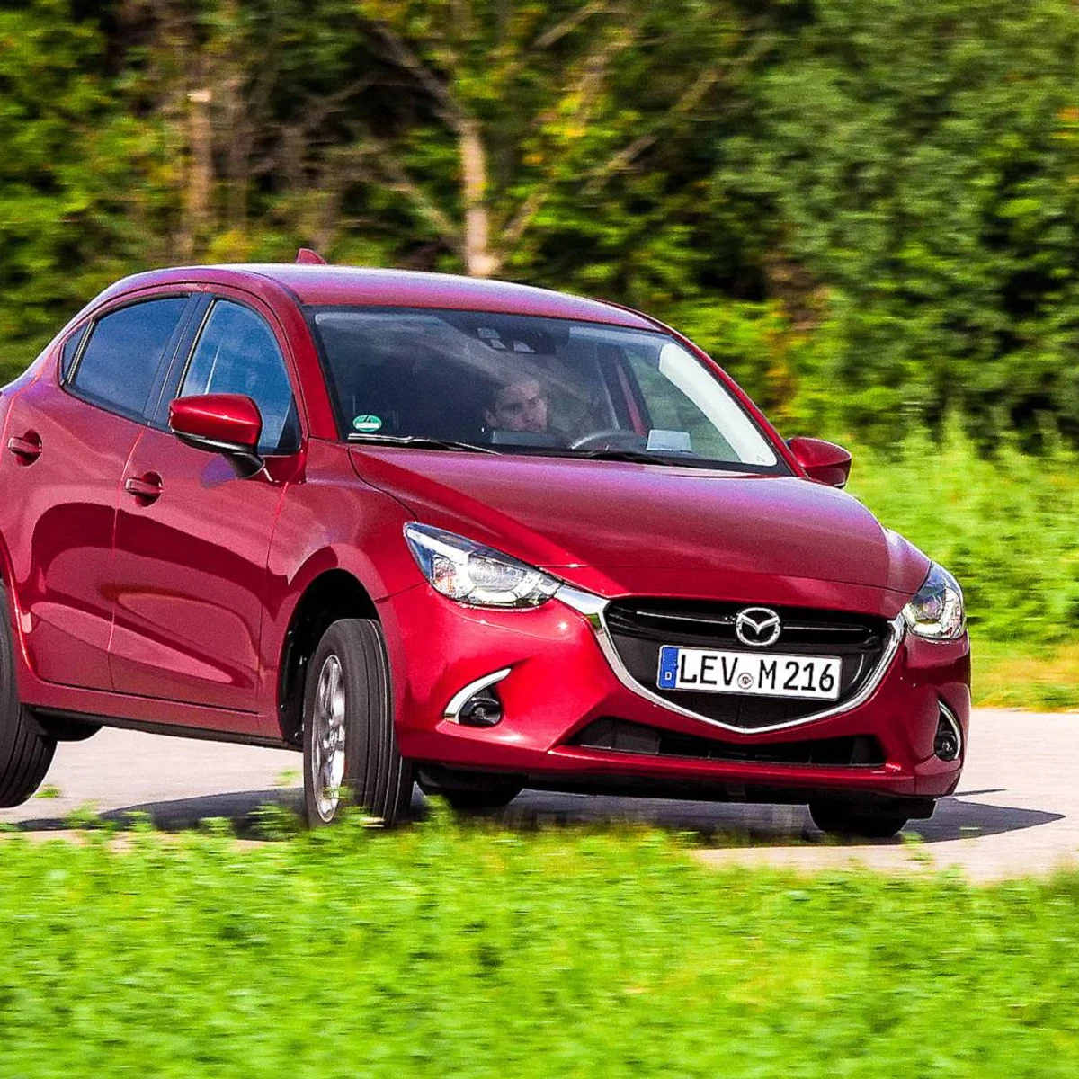 Mazda 2 Hybrid cenas. Cik daudz tas ir?
