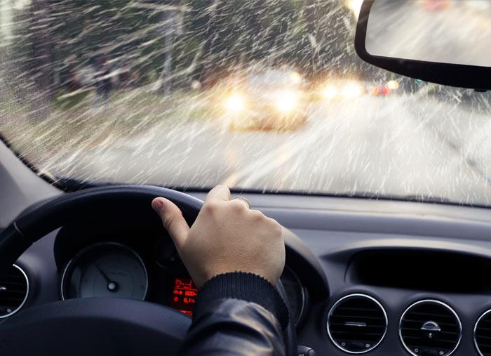дъждовно шофиране