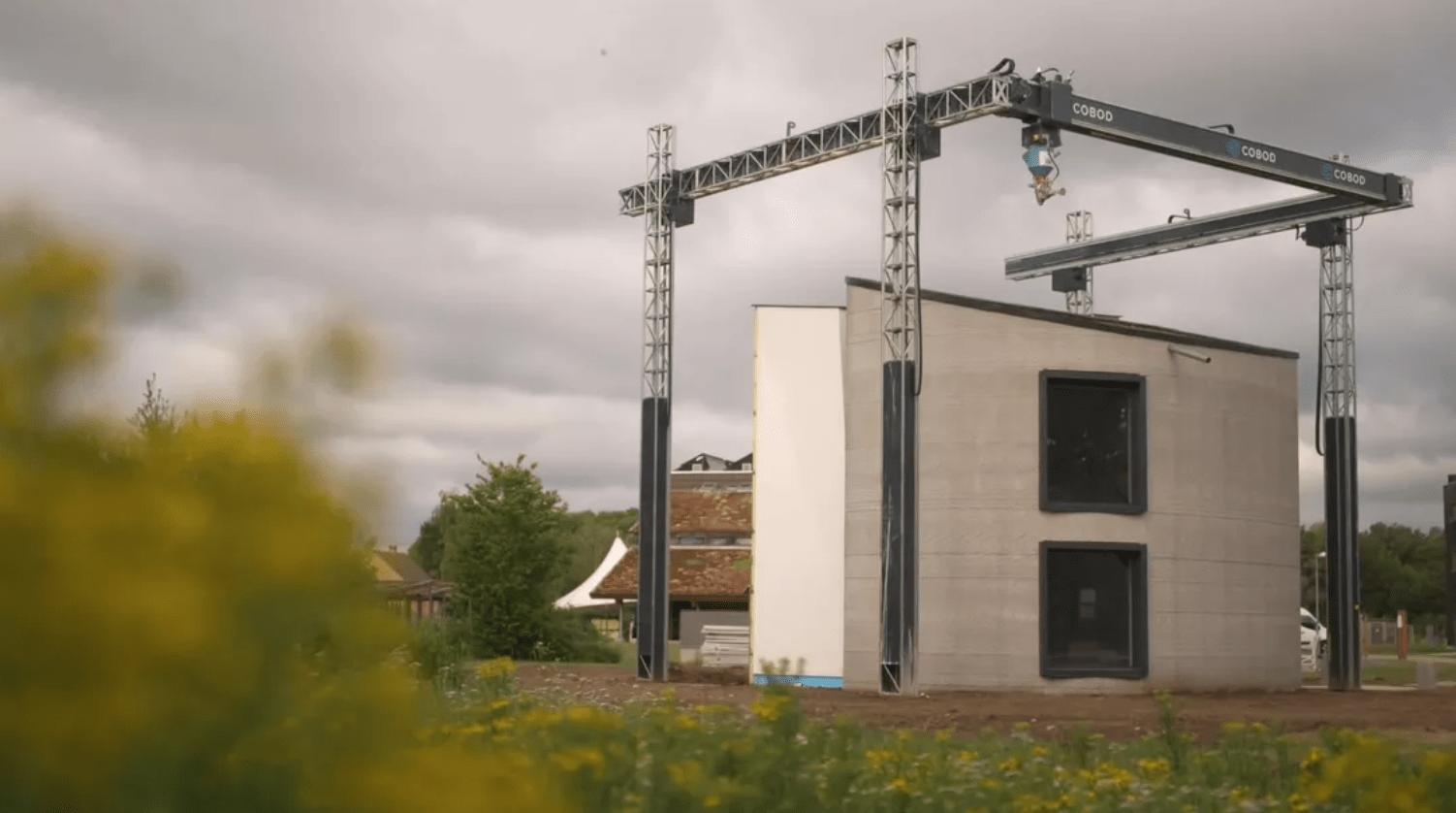 Two-story house with 3D printing