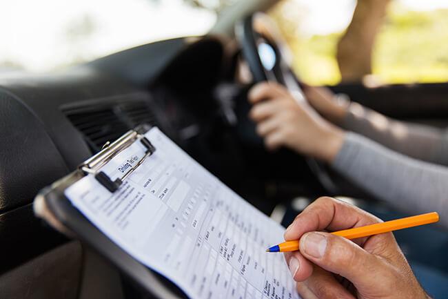 Examen de șofer: trei copeici la cursuri