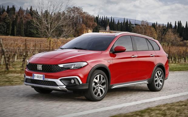 Fiat Tipo Cross SW RED۔ کیا سامان؟