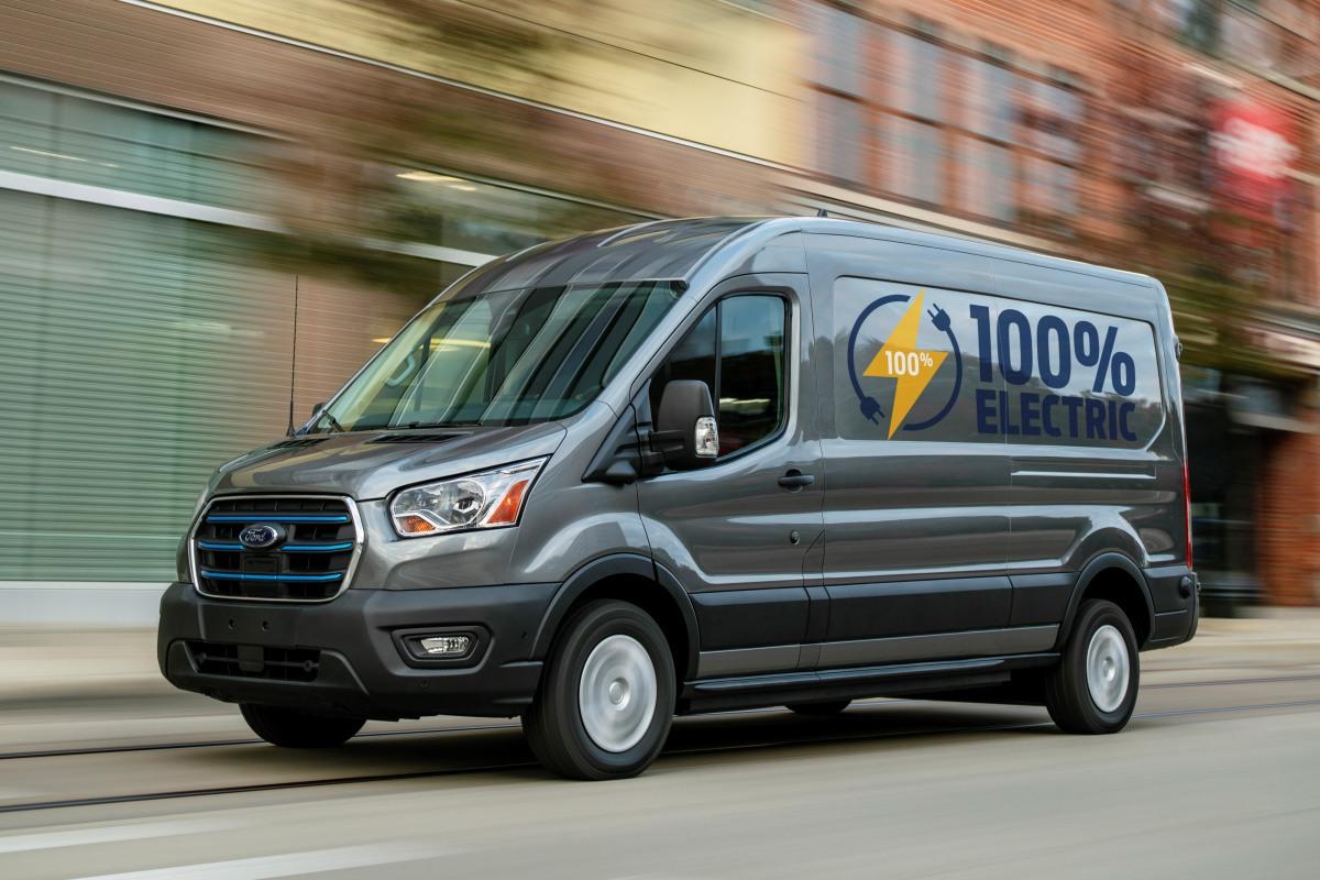 Ford Elektro Transit. Bir elektrik dağıtım kamyonunun maliyeti nedir? Aralarından seçim yapabileceğiniz birçok sürüm